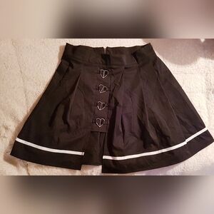 SHEIN Black Short Skirt Pleated Metal Hearts Dolls Kill-Look-Alike sL